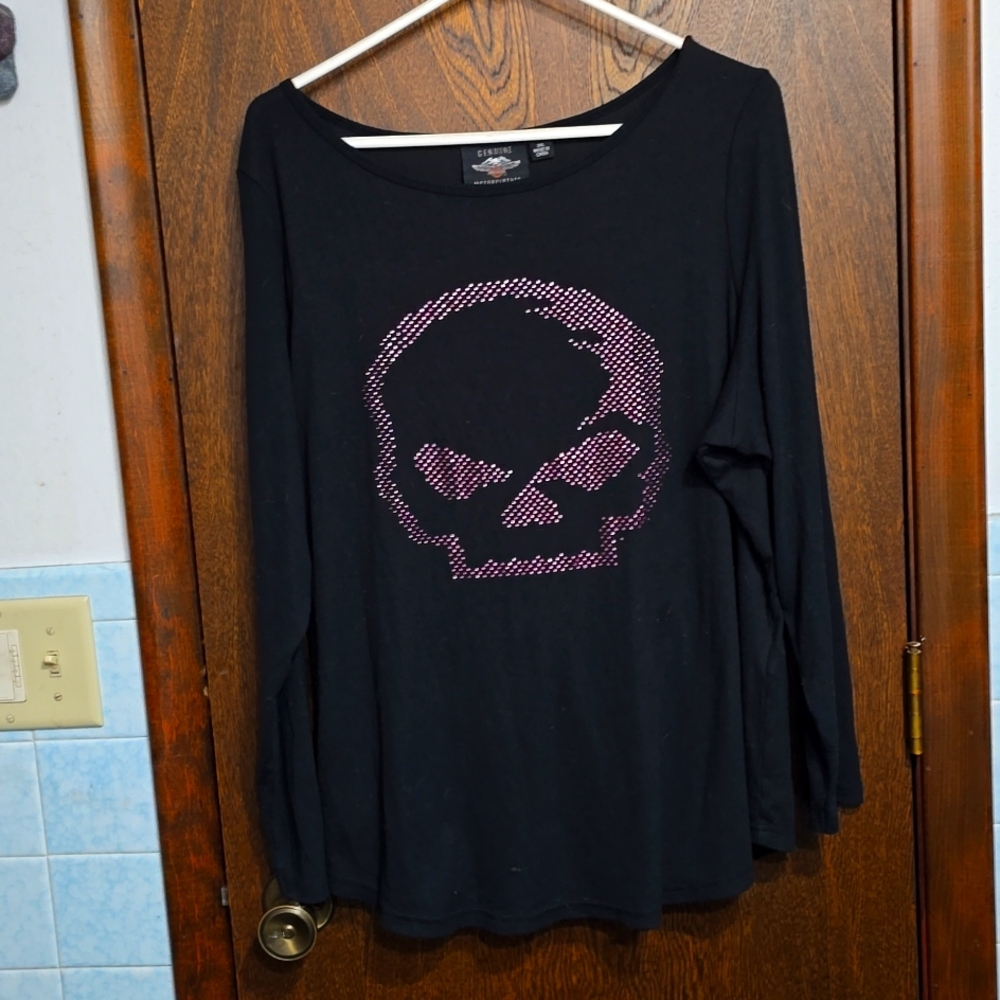 Adorable Women's Harley-Davidson long sleeved top. 2XL